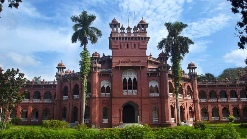 DU suspends four teachers, extends female hall access to 11pm