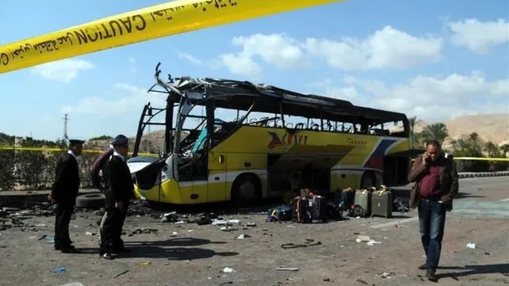 Bus accident in Egypt leaves 16 dead