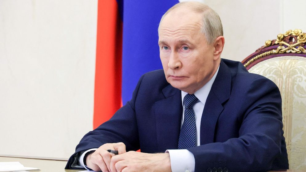 Putin orders halt in strikes on Kyiv for Trump envoys’ visit