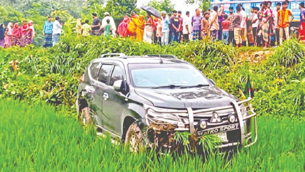 Woman dies after minister’s car swerves to avoid her in Bogura