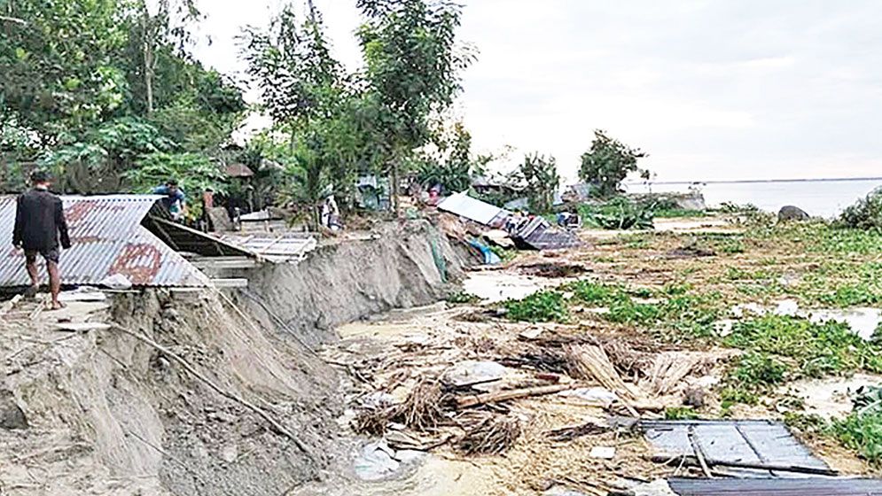 Teesta devours more than 100 houses in Gaibandha