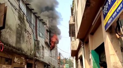 Fire breaks out at furniture warehouse in Badda