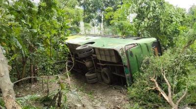 Three killed, 30 injured as bus falls into ditch in Gopalganj