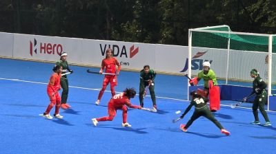 Girls shine, boys sink in Hockey