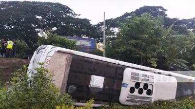 20 Sher-e-Bangla Medical students injured as bus falls into ditch in Cumilla