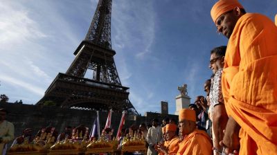 Eiffel Tower closed in row over women removed for Hindu group