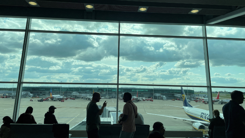 UK flights resume amid ongoing disruption from air traffic outage