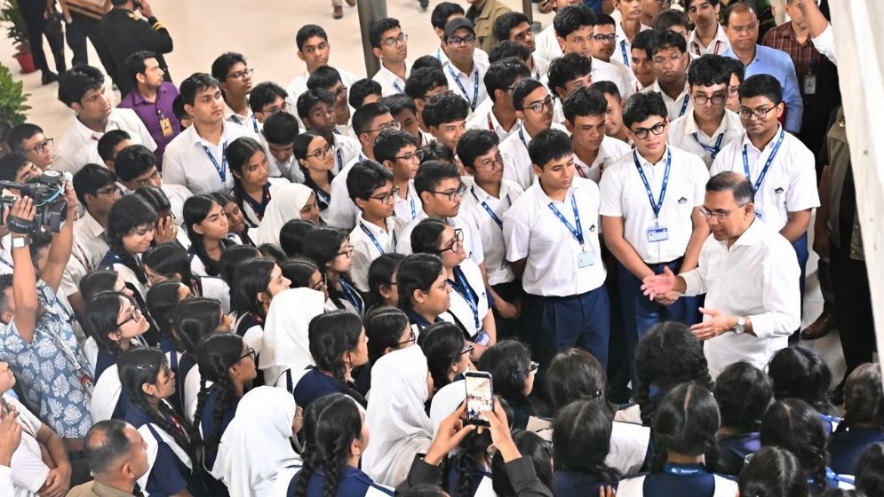 PM seeks students’ support to build clean, green Bangladesh
