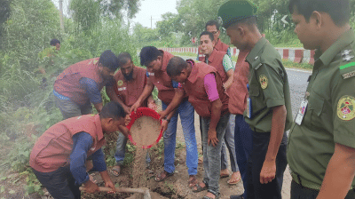 Ansar-VDP members repair road in Goalanda
