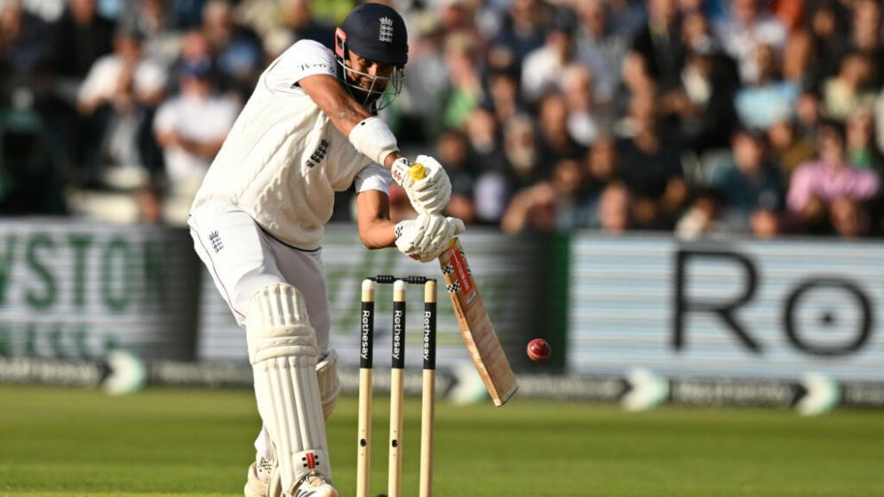 England edge ahead in third Test after latest Pakistan collapse