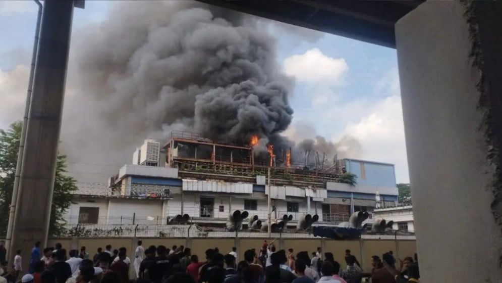 Separate fire incidents in Mohakhali and Dhanmondi on same day