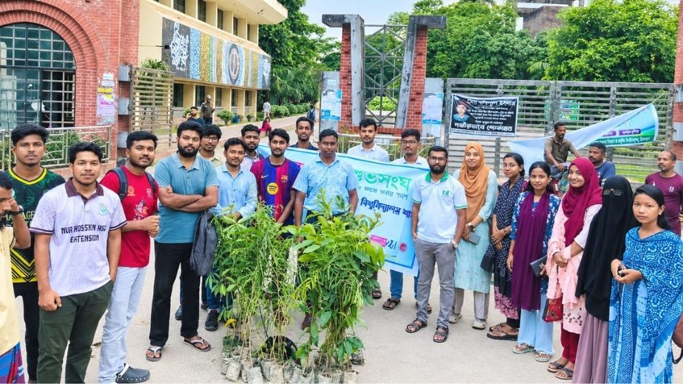 Shuvosangho distributes saplings in Dinajpur