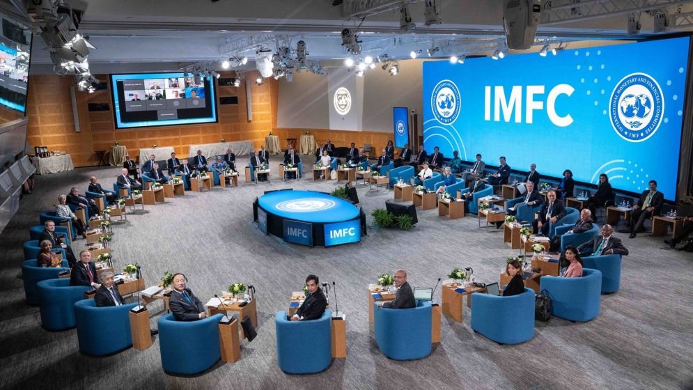 IMF says world avoids worst of Mideast energy shock, but risks remain high