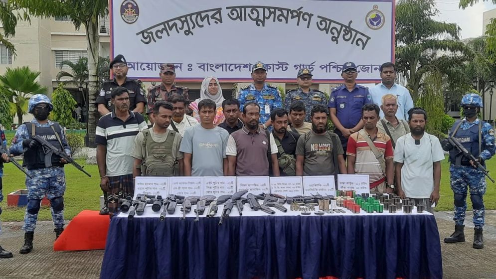 Nana Bhai gang chief among 12 forest robbers surrender