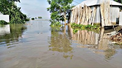 Flash flood in Padma sees people stranded, educational institutes closed