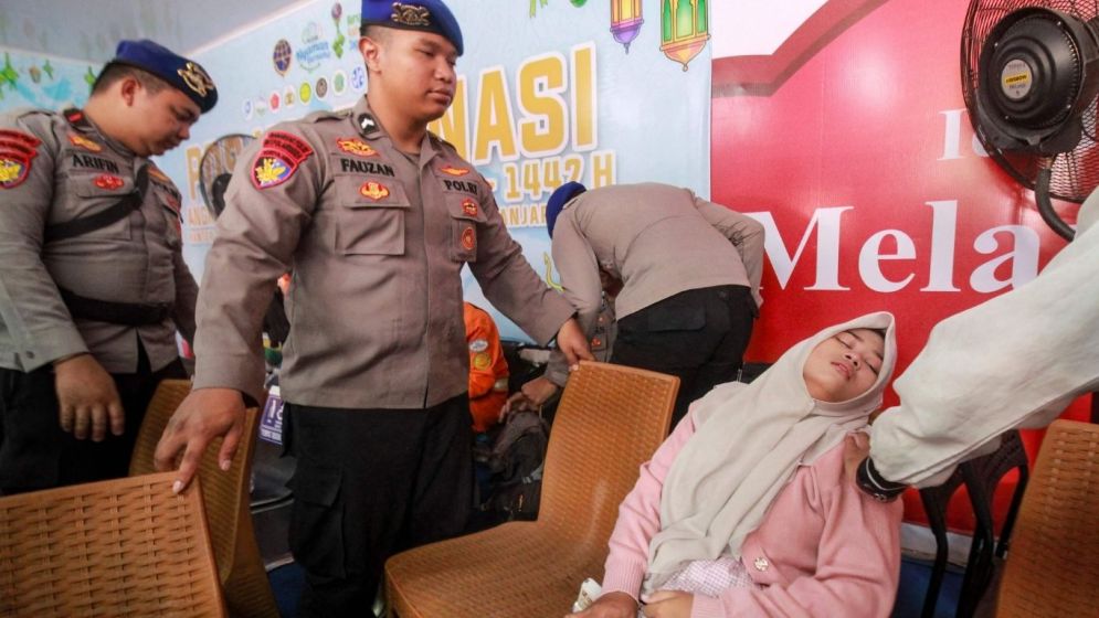 Rescuers searching for 143 people from Indonesia passenger ship