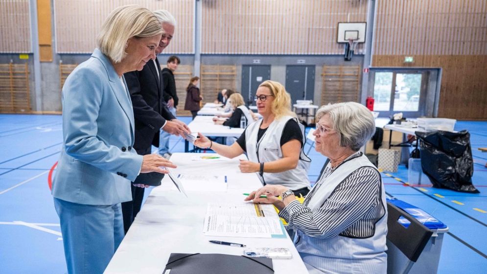 Sweden votes in election thriller, far-right eyes govt role