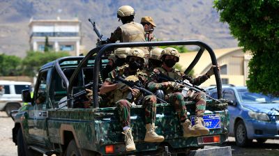 Yemen government forces say hit Houthis in Red Sea city