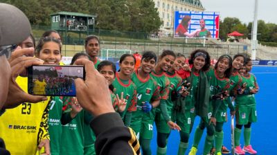Women keep World Cup hopes alive, men sign off with win