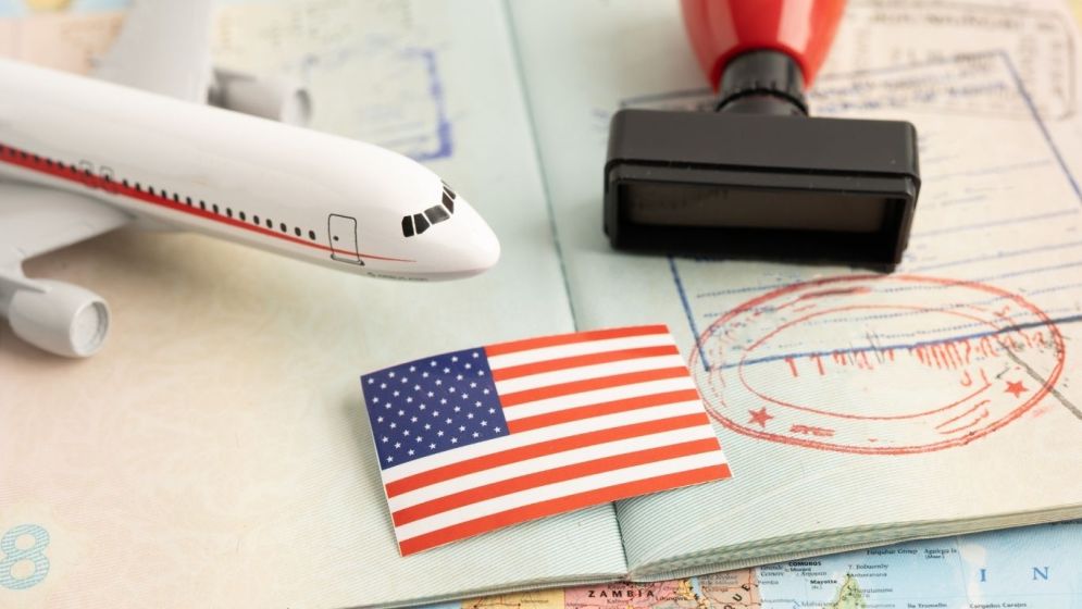 US judge postpones new visa rules for foreign students, journalists