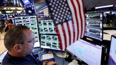 US stocks dip as high bond yields stay in focus