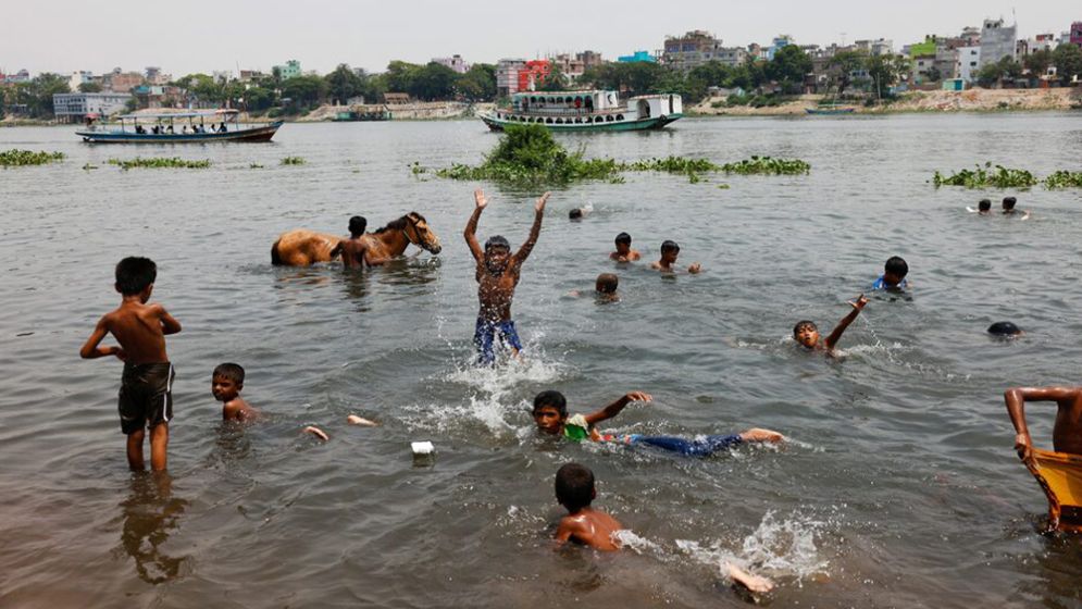 Mild heatwave sweeping over country