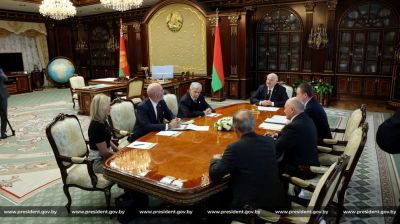 Belarus to free 25 prisoners after US envoy visit