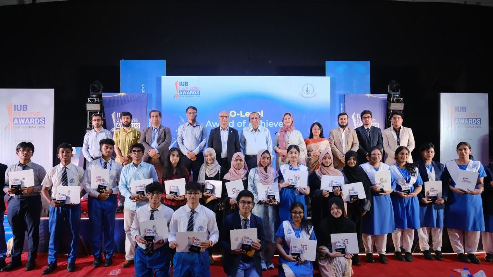 IUB honours 210 O-Level and A-Level achievers in Chattogram