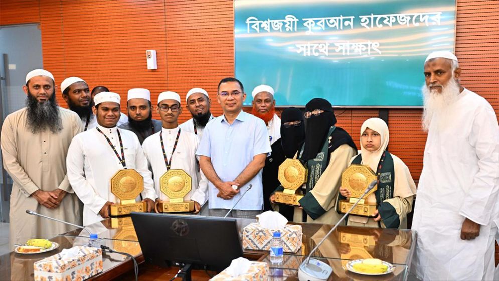 Prime Minister honours winners of int'l Quran recitation competition