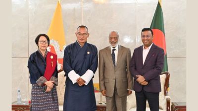 Bhutan PM greeted during Dhaka airport transit