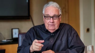Warren Buffett steps down as Berkshire chairman, son Howard replaces him