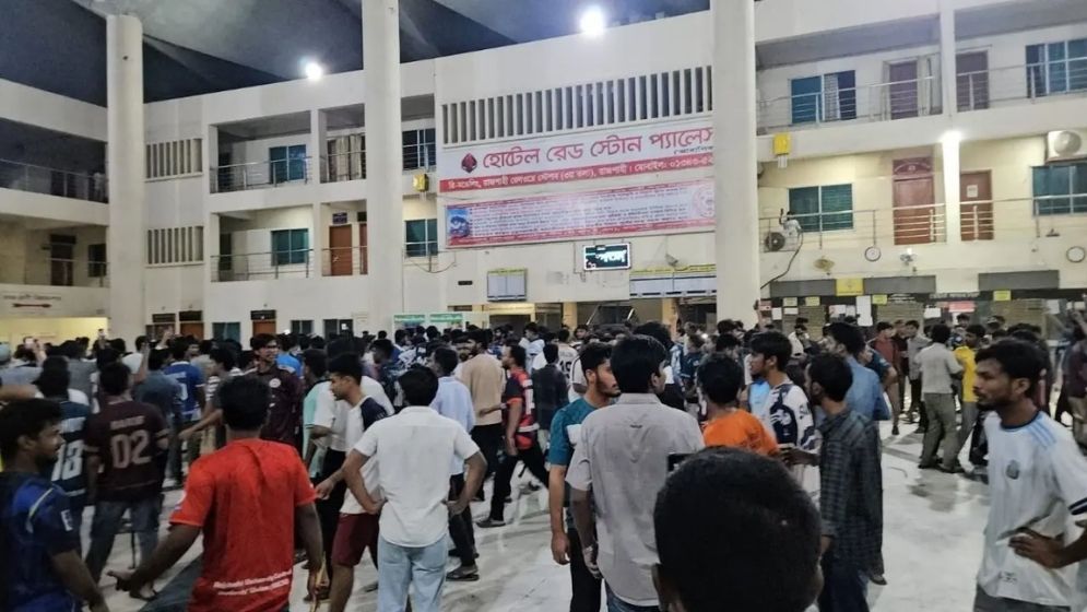 RU students besiege railway station over ‘assault’ on fellow student