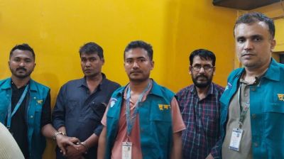 Sub-registrar among three held with bribe money in Ctg