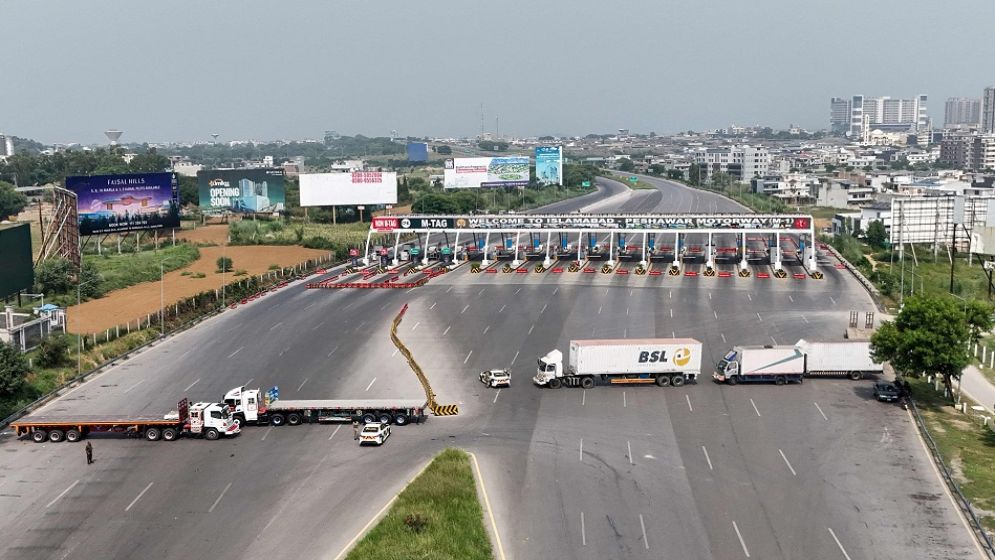Islamabad under lockdown ahead of PTI march for Imran Khan