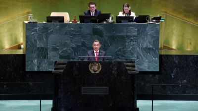 PM pledges to establish prosperous, democratic Bangladesh