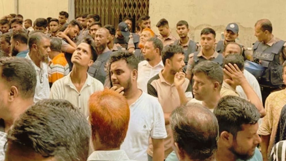 Over 50 AL leaders, activists detained from Jasad office