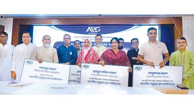 Anvir Bashundhara Group (ABG) Foundation provides Tk5 lakh each to four journalists, families