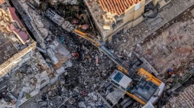 6 killed as building collapses in Greece