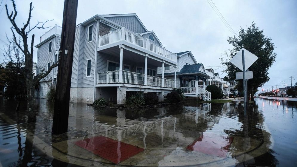Powerful storm pummels northeast US with rain, high winds
