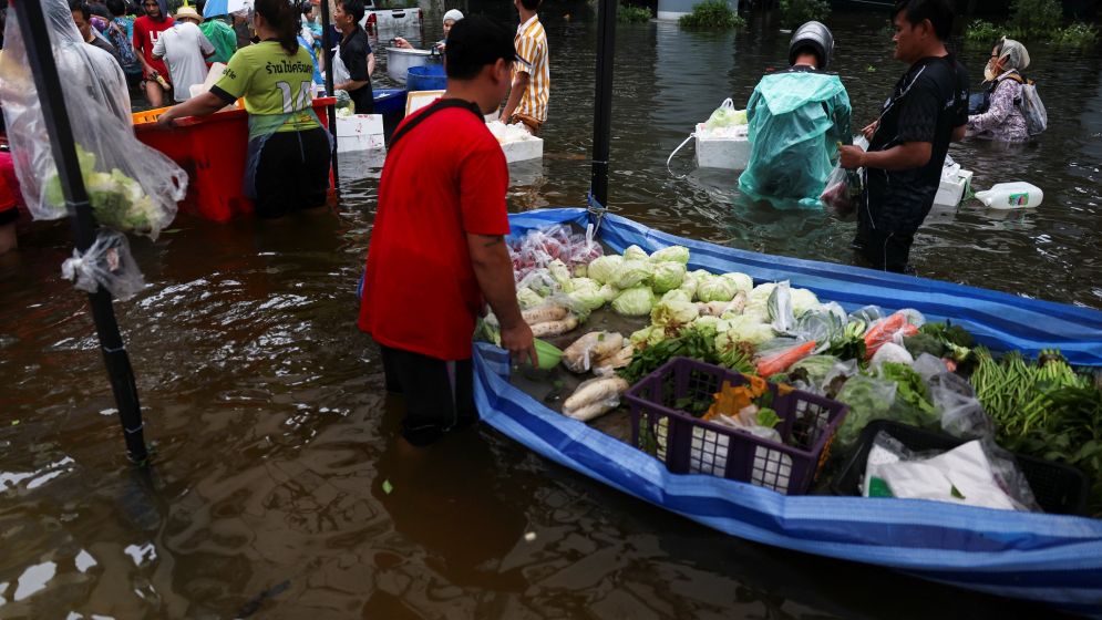 Thousands huddle in Bangkok shelters as flood damages top $320m