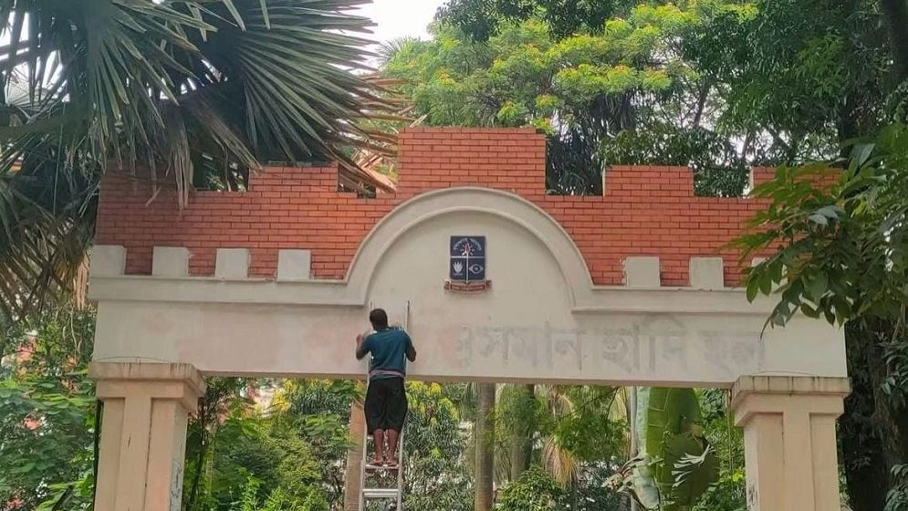DU admin removes ‘Shaheed Osman Hadi’ nameplate from Sheikh Mujib Hall