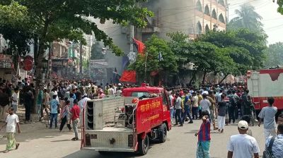 Hawkers clash with DNCC officials during Mirpur eviction drive