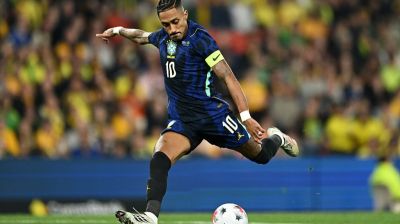 Raphinha leaves Brazil camp with swelling in right thigh after injury scare
