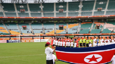 Asian Games crowds in spotlight as 998 see hosts in 50,000 stadium
