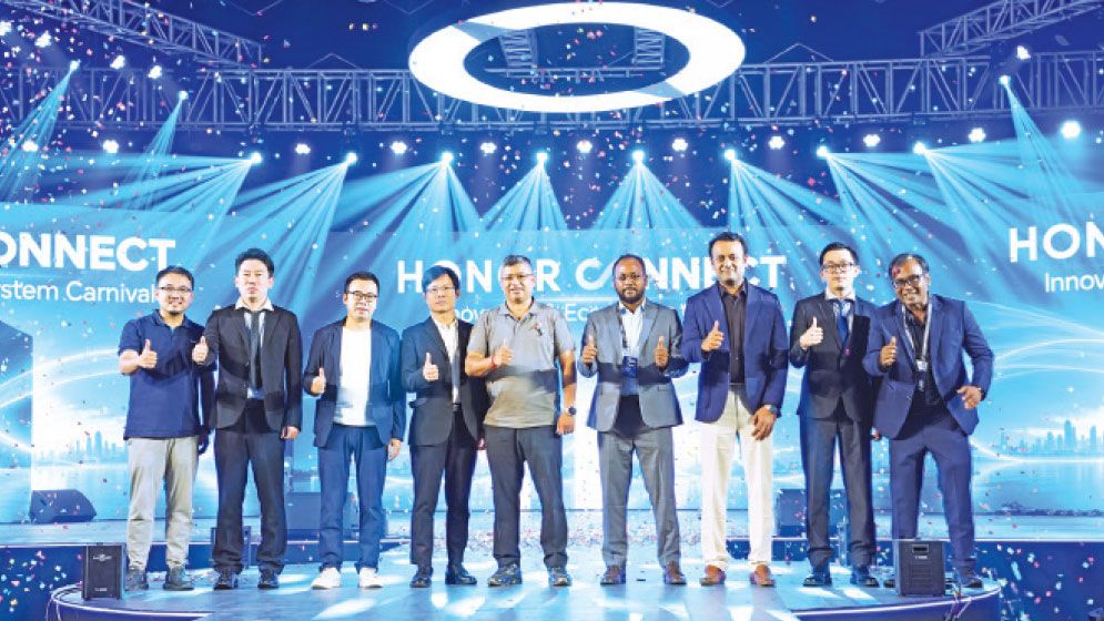 HONOR unveils Robot Phone, expands device portfolio in Bangladesh