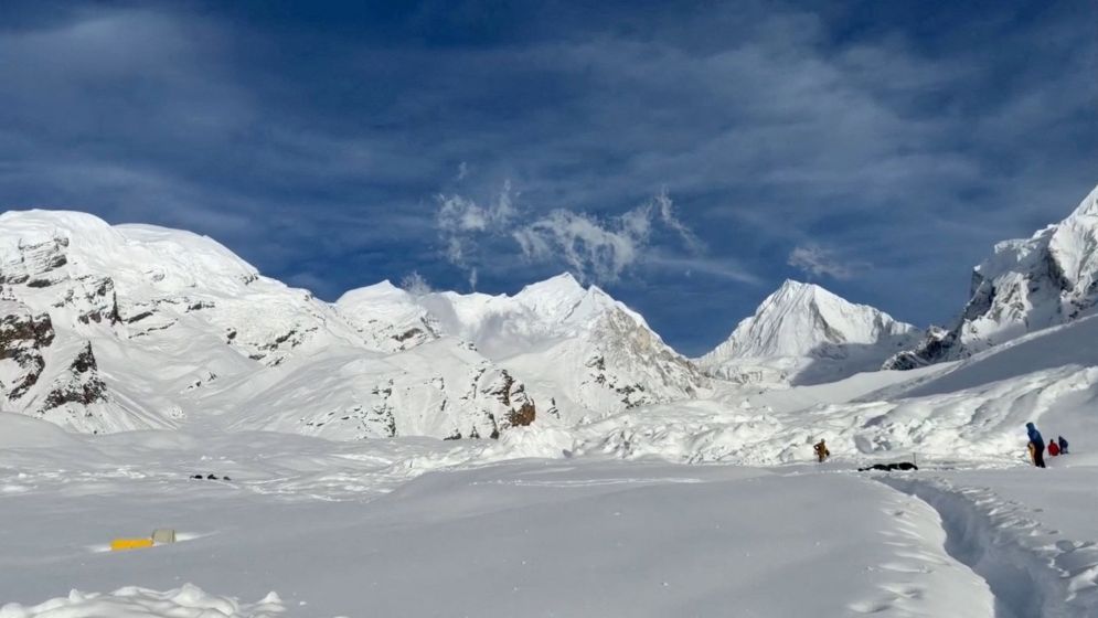Avalanche kills 15 Nepali workers preparing Himalayan mountain camp for climbers