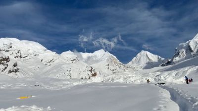 Avalanche kills 15 Nepali workers preparing Himalayan mountain camp for climbers