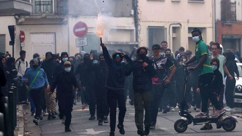 Students and police clash as France struggles to quell school protests