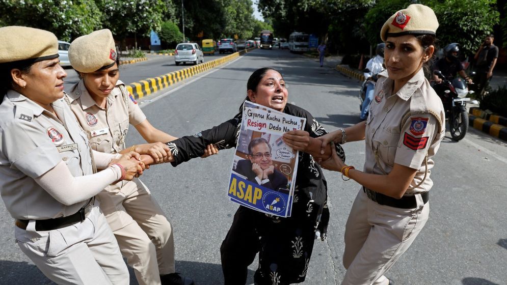 India detains protesters demanding election chief resignation
