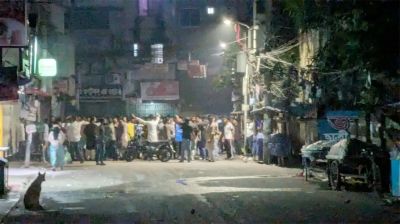Tense standoff between Dhaka College students, Zigatola residents after hostel vandalised